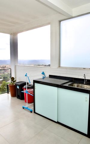 Casa para alugar com 776m², 3 quartos e 2 vagasCozinha e Área de Serviço
