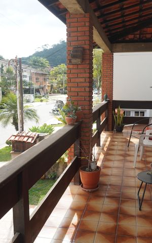 Casa de condomínio para alugar com 270m², 3 quartos e 3 vagasSacada