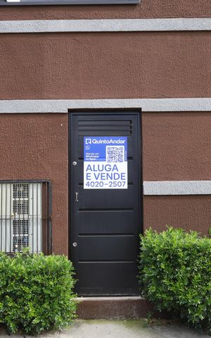Apartamento à venda com 56m², 2 quartos e 1 vagaPlaca GRANDE instalada no portão do condomínio, dia 23.07.2026 - Código da placa: ECZZ-587
