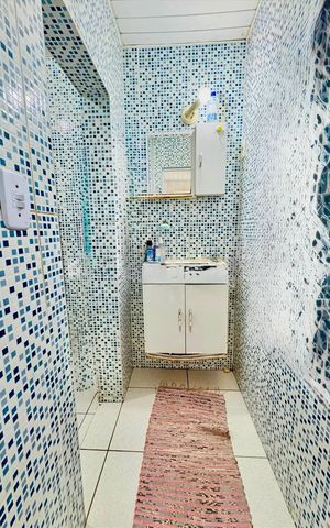 Casa à venda com 140m², 3 quartos e 1 vaga Casa à venda com 140m², 3 quartos e 1 vagaBanheiro social