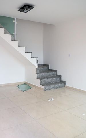 Casa para alugar com 125m², 3 quartos e 2 vagas Casa para alugar com 125m², 3 quartos e 2 vagasSala