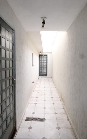 Casa à venda com 239m², 3 quartos e 3 vagasCorredor