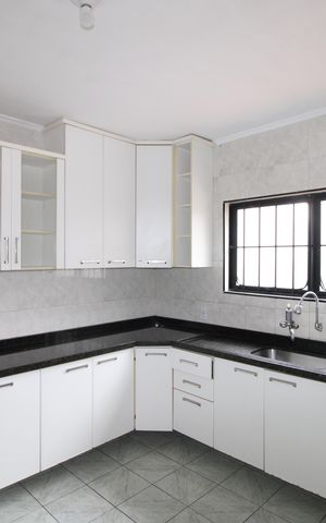 Casa à venda com 239m², 3 quartos e 3 vagasCozinha