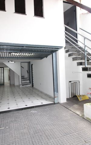 Casa à venda com 239m², 3 quartos e 3 vagasGaragem
