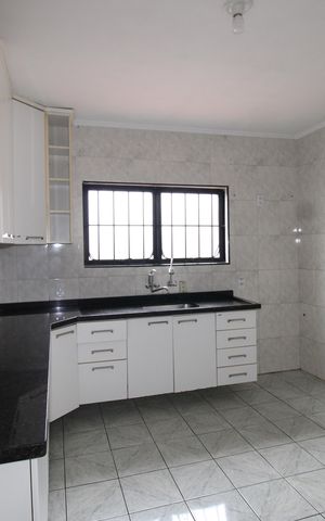 Casa à venda com 239m², 3 quartos e 3 vagasCozinha