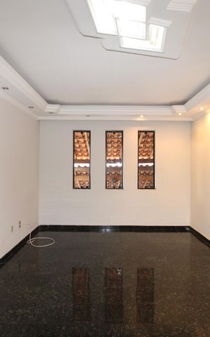 Casa à venda com 239m², 3 quartos e 3 vagasSala