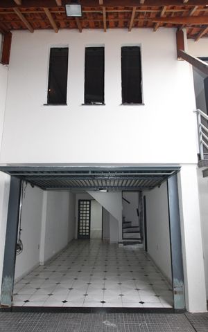 Casa à venda com 239m², 3 quartos e 3 vagasGaragem