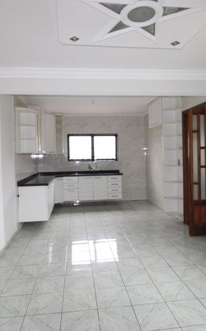Casa à venda com 239m², 3 quartos e 3 vagasCozinha