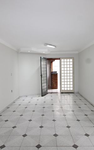 Casa à venda com 239m², 3 quartos e 3 vagasSalão