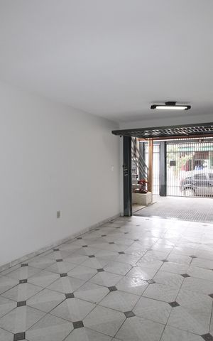 Casa à venda com 239m², 3 quartos e 3 vagasGaragem