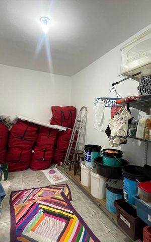 Casa à venda com 76m², 2 quartos e 3 vagas