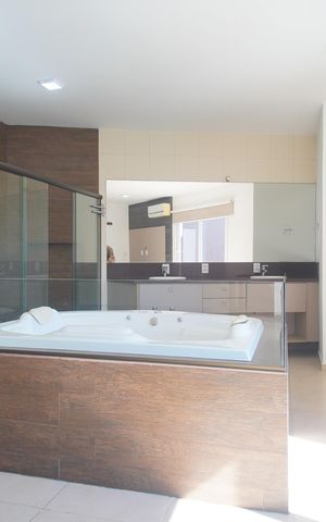 Casa à venda com 300m², 4 quartos e 3 vagasBanheiro da Suíte