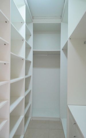Casa à venda com 300m², 4 quartos e 3 vagasCloset da suíte
