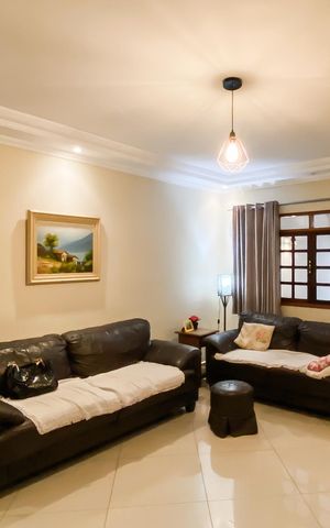 Casa à venda com 140m², 3 quartos e 4 vagasSala 