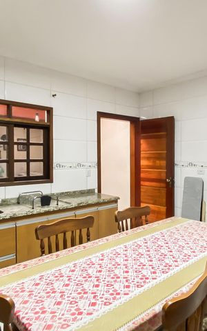 Casa à venda com 140m², 3 quartos e 4 vagasCozinha 