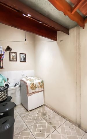 Casa à venda com 140m², 3 quartos e 4 vagasÁrea de Serviço