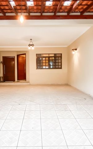 Casa à venda com 140m², 3 quartos e 4 vagasGaragem 
