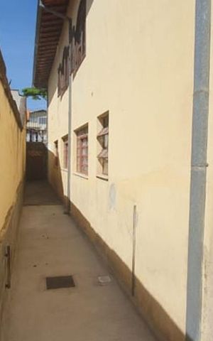 Casa à venda com 275m², 4 quartos e 4 vagas Casa à venda com 275m², 4 quartos e 4 vagasÁrea externa