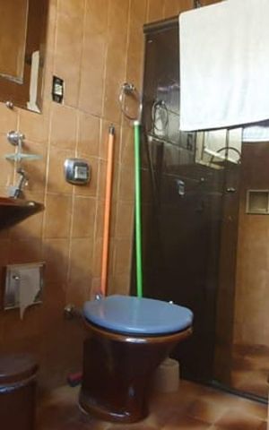 Casa à venda com 275m², 4 quartos e 4 vagas Casa à venda com 275m², 4 quartos e 4 vagasBanheiro
