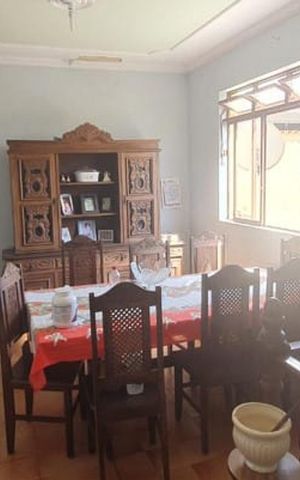Casa à venda com 275m², 4 quartos e 4 vagas Casa à venda com 275m², 4 quartos e 4 vagasSala