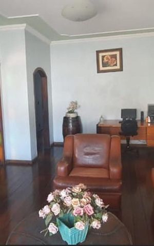 Casa à venda com 275m², 4 quartos e 4 vagas Casa à venda com 275m², 4 quartos e 4 vagasSala