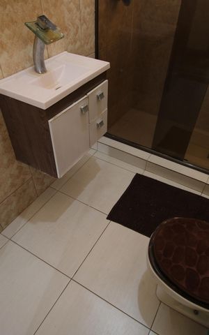 Casa à venda com 210m², 3 quartos e 6 vagasBanheiro social