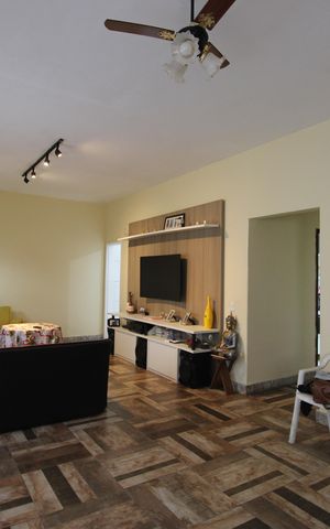 Casa à venda com 210m², 3 quartos e 6 vagasSala