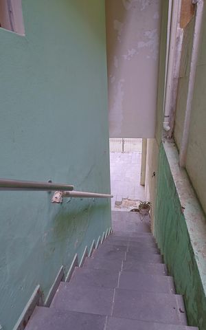 Casa para alugar com 131m², 2 quartos e 1 vagaescada
