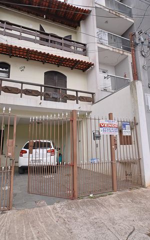 Casa para alugar com 131m², 2 quartos e 1 vagaFachada