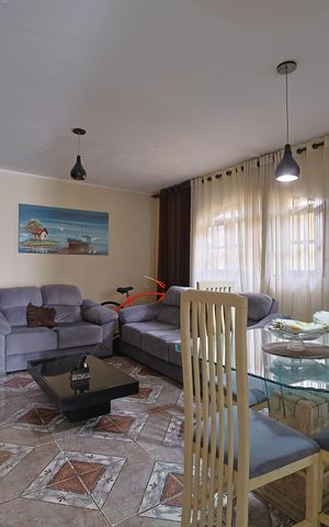Casa à venda com 152m², 4 quartos e 2 vagasSala - Casa 2