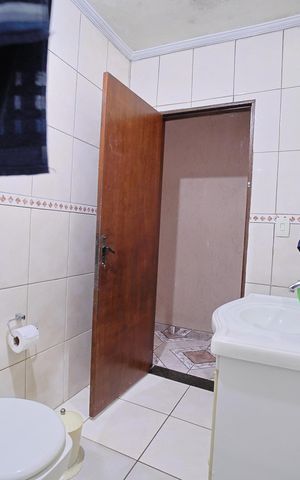 Casa à venda com 152m², 4 quartos e 2 vagasBanheiro 2- Casa 2