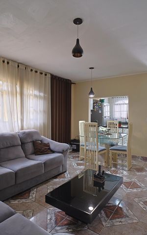 Casa à venda com 152m², 4 quartos e 2 vagasSala - Casa 2