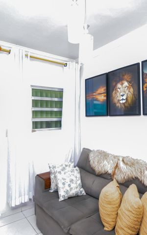 Casa à venda com 100m², 2 quartos e 2 vagasSala