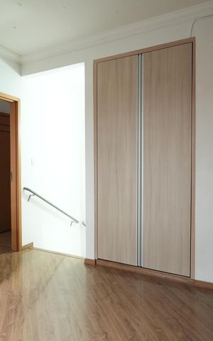 Casa à venda com 210m², 3 quartos e 4 vagasHall