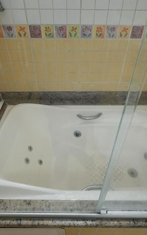 Casa à venda com 210m², 3 quartos e 4 vagasBanheira