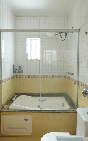 Casa à venda com 210m², 3 quartos e 4 vagasBanheiro da Suíte