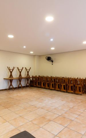 Casa de condomínio à venda com 285m², 3 quartos e 2 vagas Casa de condomínio à venda com 285m², 3 quartos e 2 vagasÁrea comum - Salão de festas