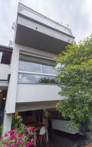Casa à venda com 276m², 4 quartos e 5 vagas Casa à venda com 276m², 4 quartos e 5 vagasFachada Área de Lazer