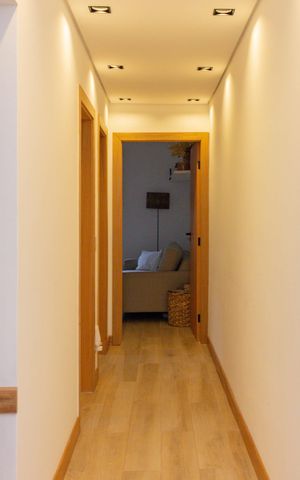 Casa à venda com 276m², 4 quartos e 5 vagas Casa à venda com 276m², 4 quartos e 5 vagasCorredor Cozinha