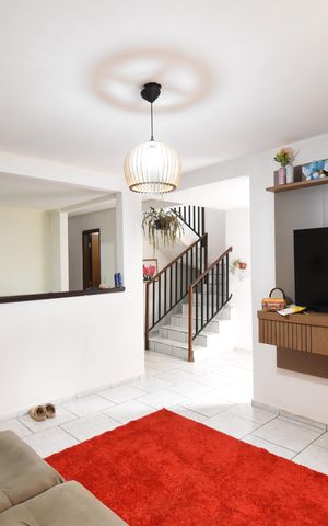 Casa à venda com 155m², 3 quartos e 2 vagasSala