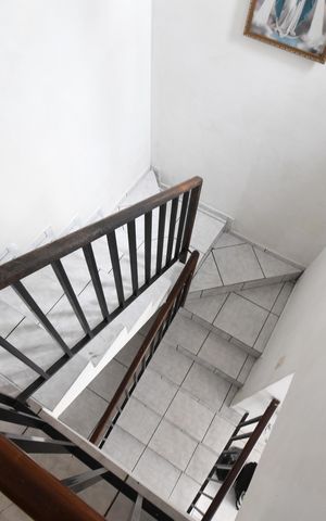 Casa à venda com 155m², 3 quartos e 2 vagasEscadas