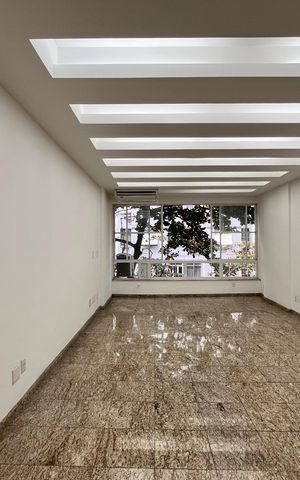 Apartamento à venda com 161m², 3 quartos e 1 vaga Apartamento à venda com 161m², 3 quartos e 1 vagaSala
