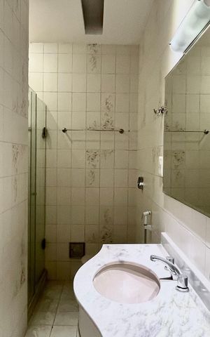 Apartamento à venda com 161m², 3 quartos e 1 vaga Apartamento à venda com 161m², 3 quartos e 1 vagaBanheiro social
