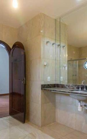 Casa à venda com 472m², 4 quartos e 3 vagas Casa à venda com 472m², 4 quartos e 3 vagasBanheiro da Suíte