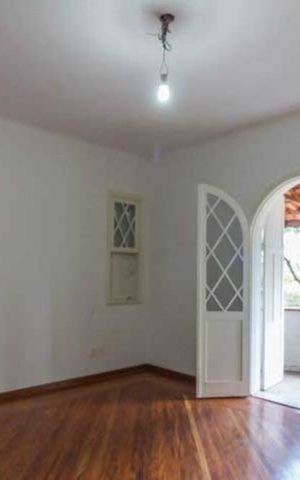 Casa à venda com 472m², 4 quartos e 3 vagas Casa à venda com 472m², 4 quartos e 3 vagasQuarto 1