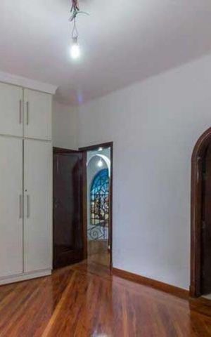 Casa à venda com 472m², 4 quartos e 3 vagas Casa à venda com 472m², 4 quartos e 3 vagasSuíte
