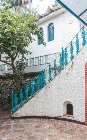 Casa à venda com 472m², 4 quartos e 3 vagas Casa à venda com 472m², 4 quartos e 3 vagasÁrea externa