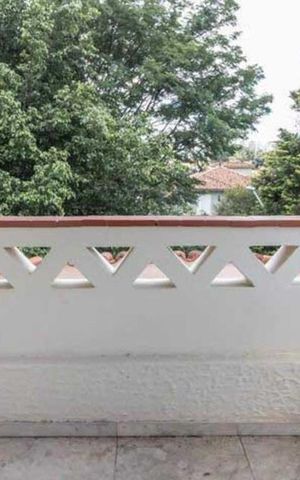 Casa à venda com 472m², 4 quartos e 3 vagas Casa à venda com 472m², 4 quartos e 3 vagasVaranda