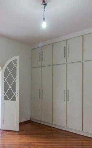Casa à venda com 472m², 4 quartos e 3 vagas Casa à venda com 472m², 4 quartos e 3 vagasSuíte
