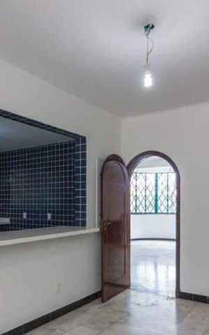 Casa à venda com 472m², 4 quartos e 3 vagas Casa à venda com 472m², 4 quartos e 3 vagasCozinha